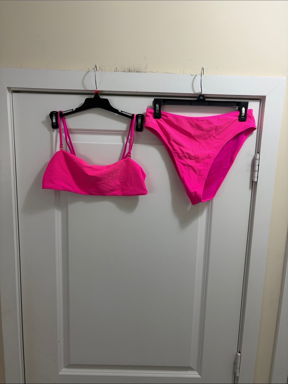 Frankie's Bikinis Neon Hot Pink Ribbed Bandeau Bikini Set med bottom large top